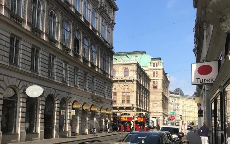 Absolute rarität! Spitzenlage bei der Oper!