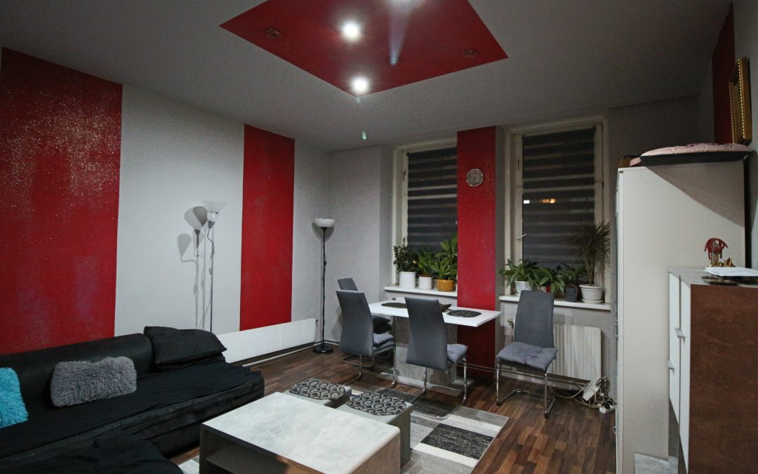 GEPFLEGTE 2-ZIMMER-ALTBAUWOHNUNG MIT GUTER ÖFFENTLICHER ANBINDUNG!