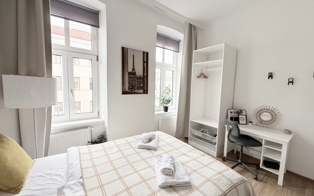 CITY&MORE-11! Schickes Apartment mit Altbauflair!